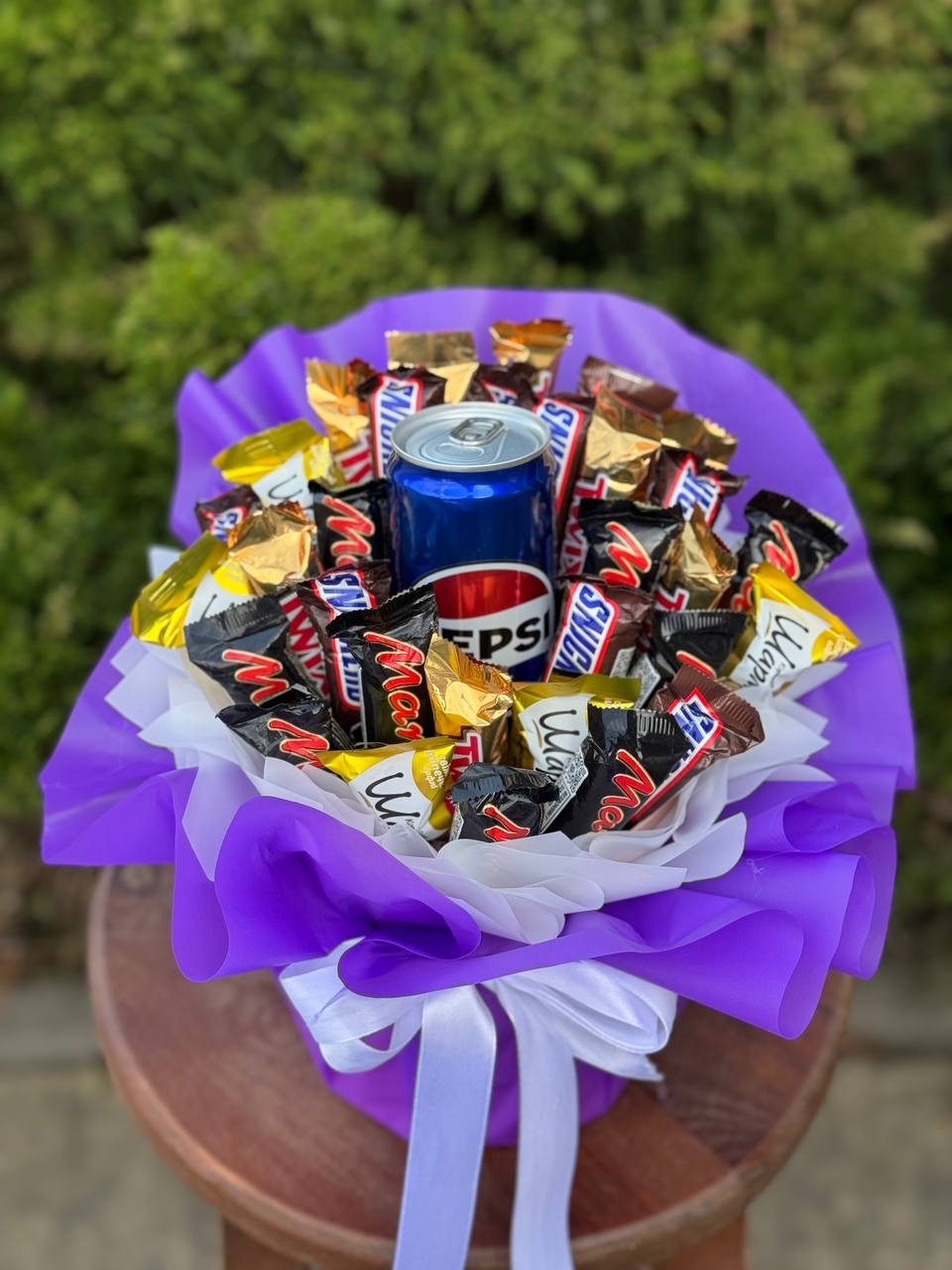 Pralinen in einer Hutschachtel, Snickers und Pepsi, Größe M
