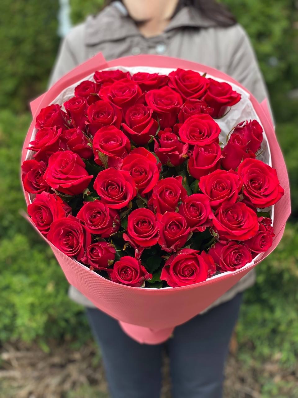 39 роз Ред Игл