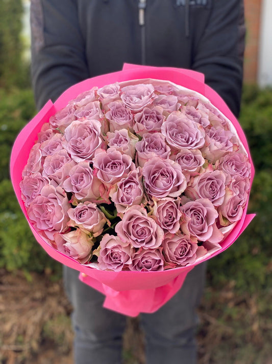 39 роз сорта «Холландия Вайолет»