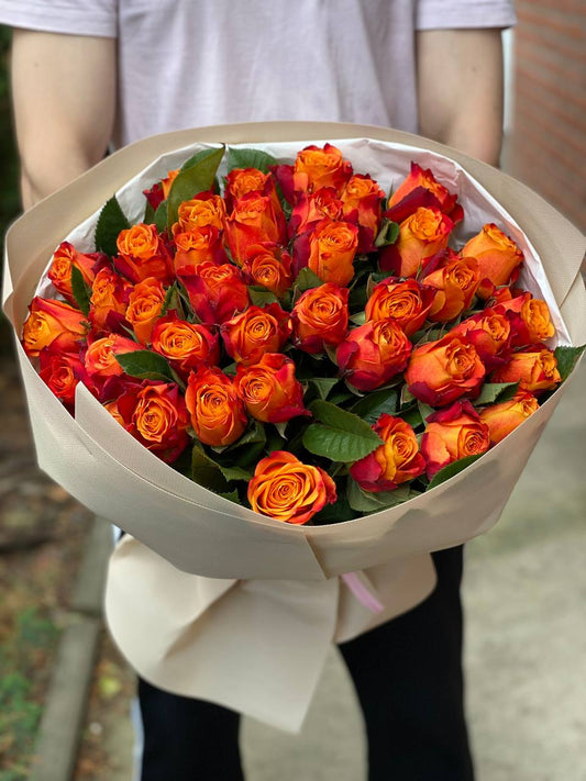 39 оранжевых роз сорта «Холландия»