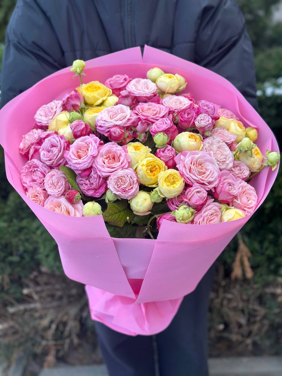 39 пионовидных роз — Pioni и Lady Bombastic