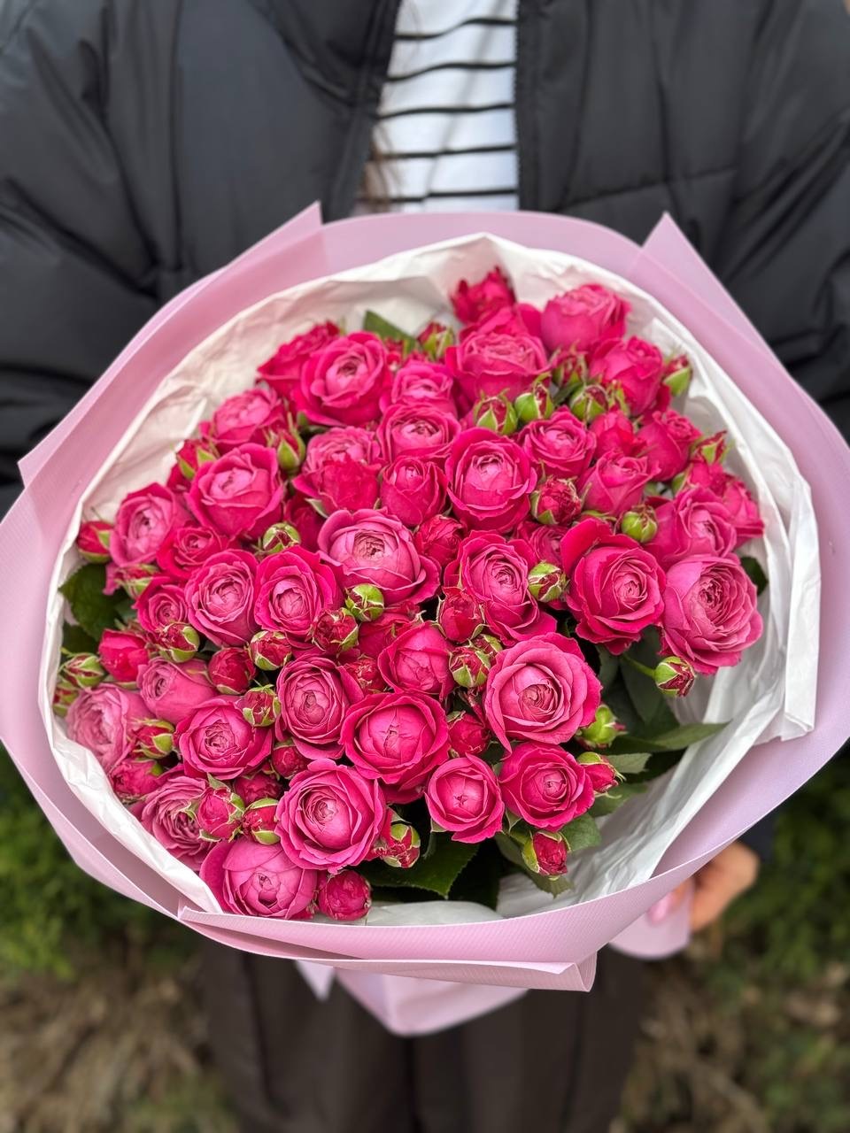 39 пионовидных роз сорта «Маджестик»