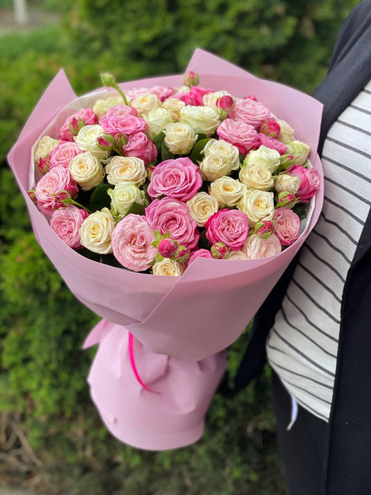 39 роз сорта «Мисс и Леди Бомбастик»