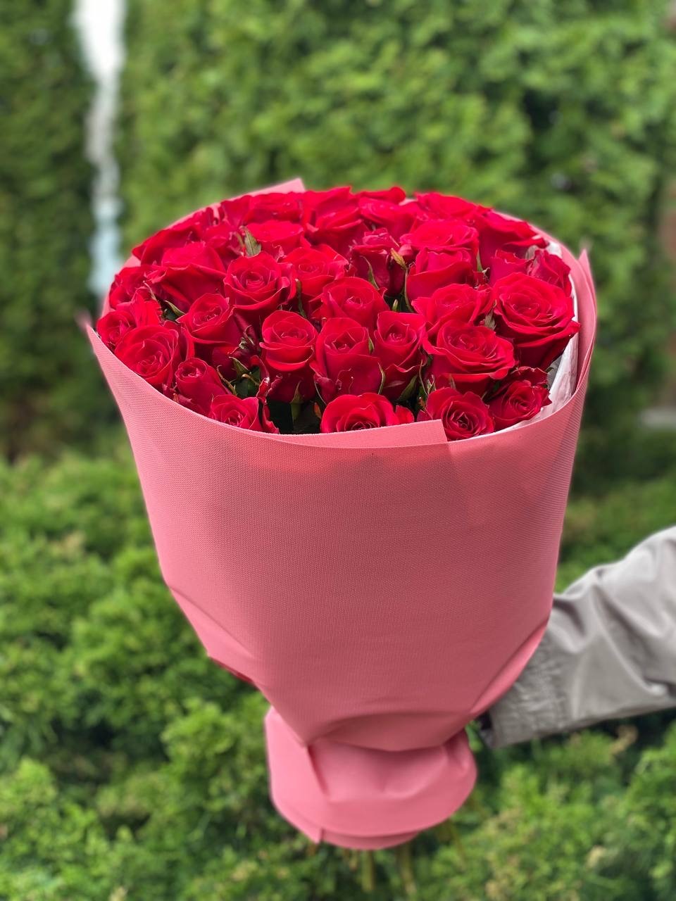39 роз Ред Игл
