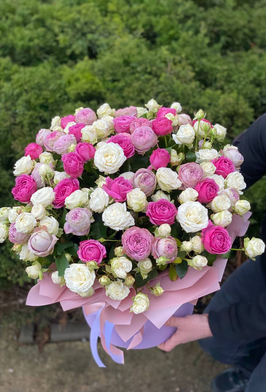 Hutschachtel Größe XL 51 Rosen (Sorte Miss Bombastic, Lavender Lace und Lavendelfarben)