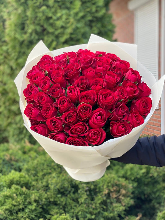 39 роз Ред Наоми