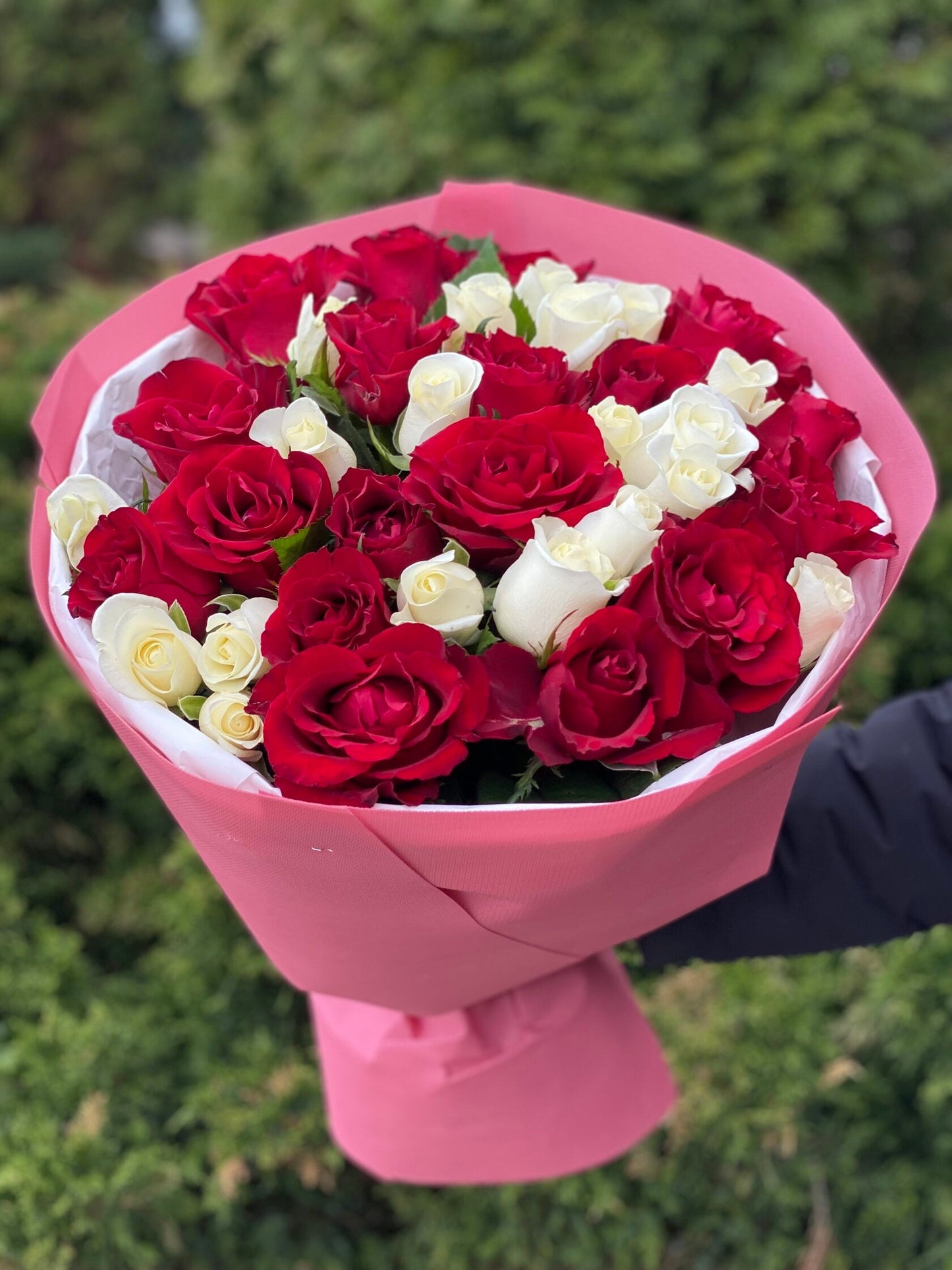 39 роз - Белуга и Ред Игл