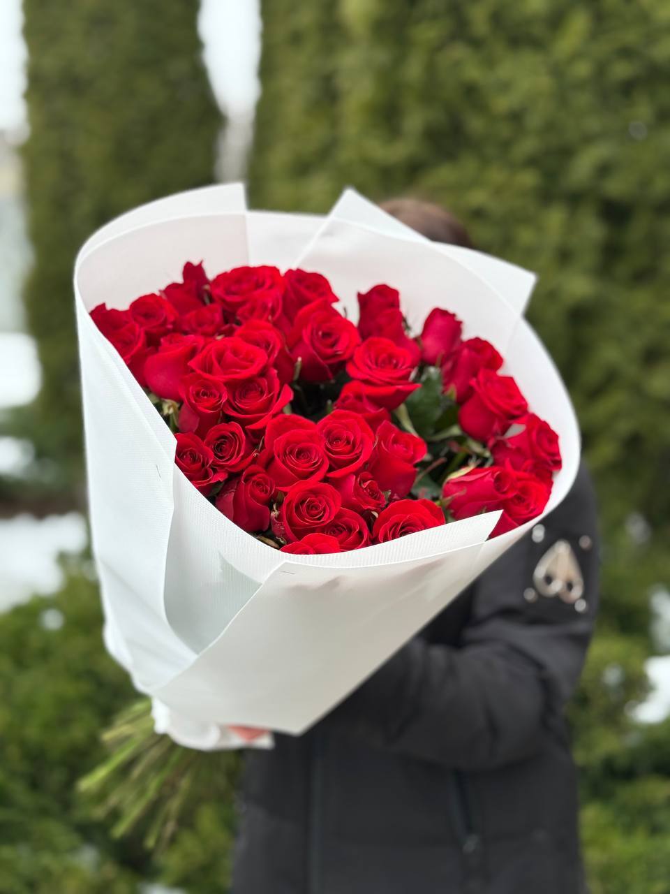 39 роз Ред Игл