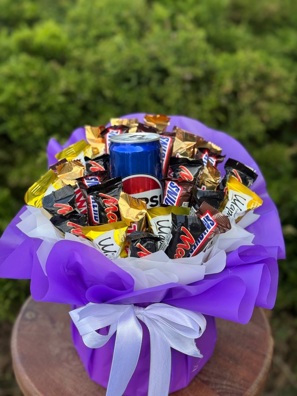 Pralinen in einer Hutschachtel, Snickers und Pepsi, Größe M