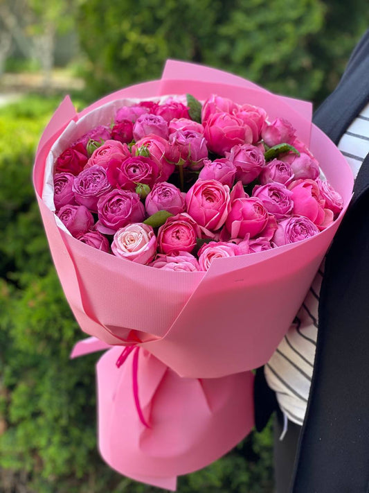 39 пионовидных роз сортов Light и LavenderLace