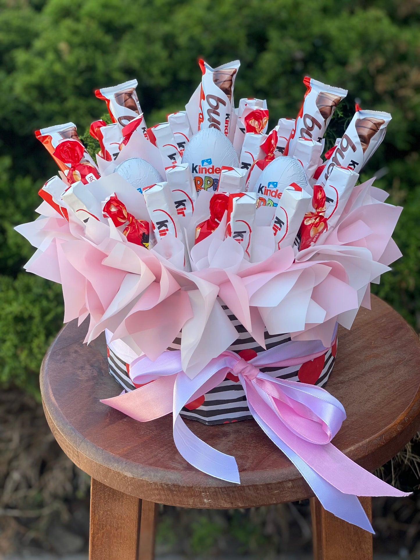 Box mit Kinder-Pralinen und Kinder Joy, Größe M