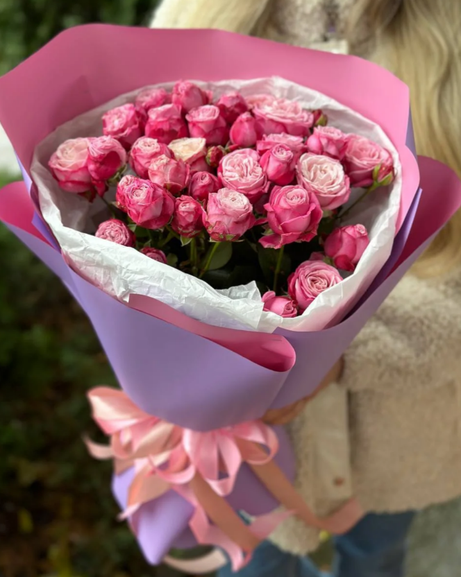 19 verzweigte pfingstrosenähnliche Rosen Sorte Lady Bombastic
