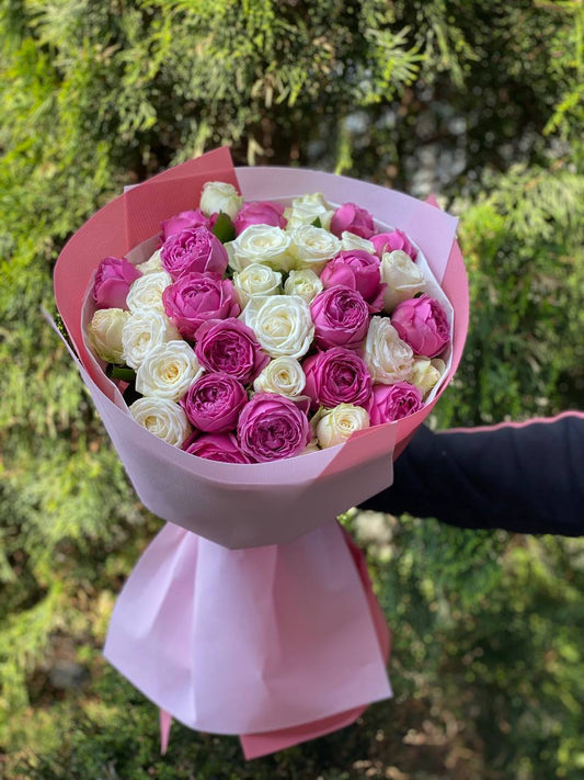 39 роз сортов Miss Bombastic и LavenderLace