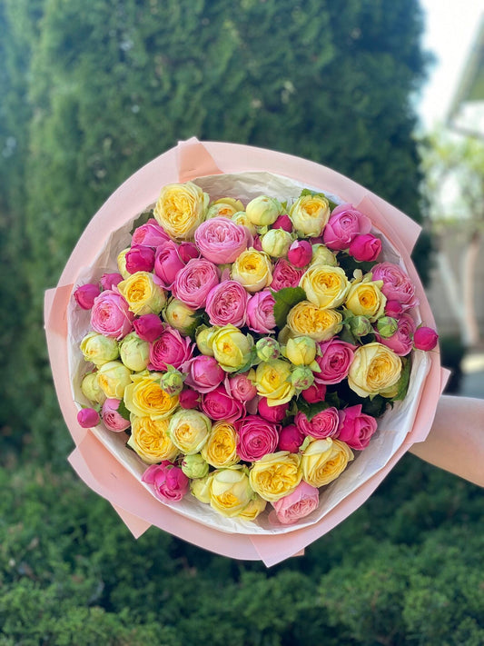 39 пионовидных роз — Light and Pioni