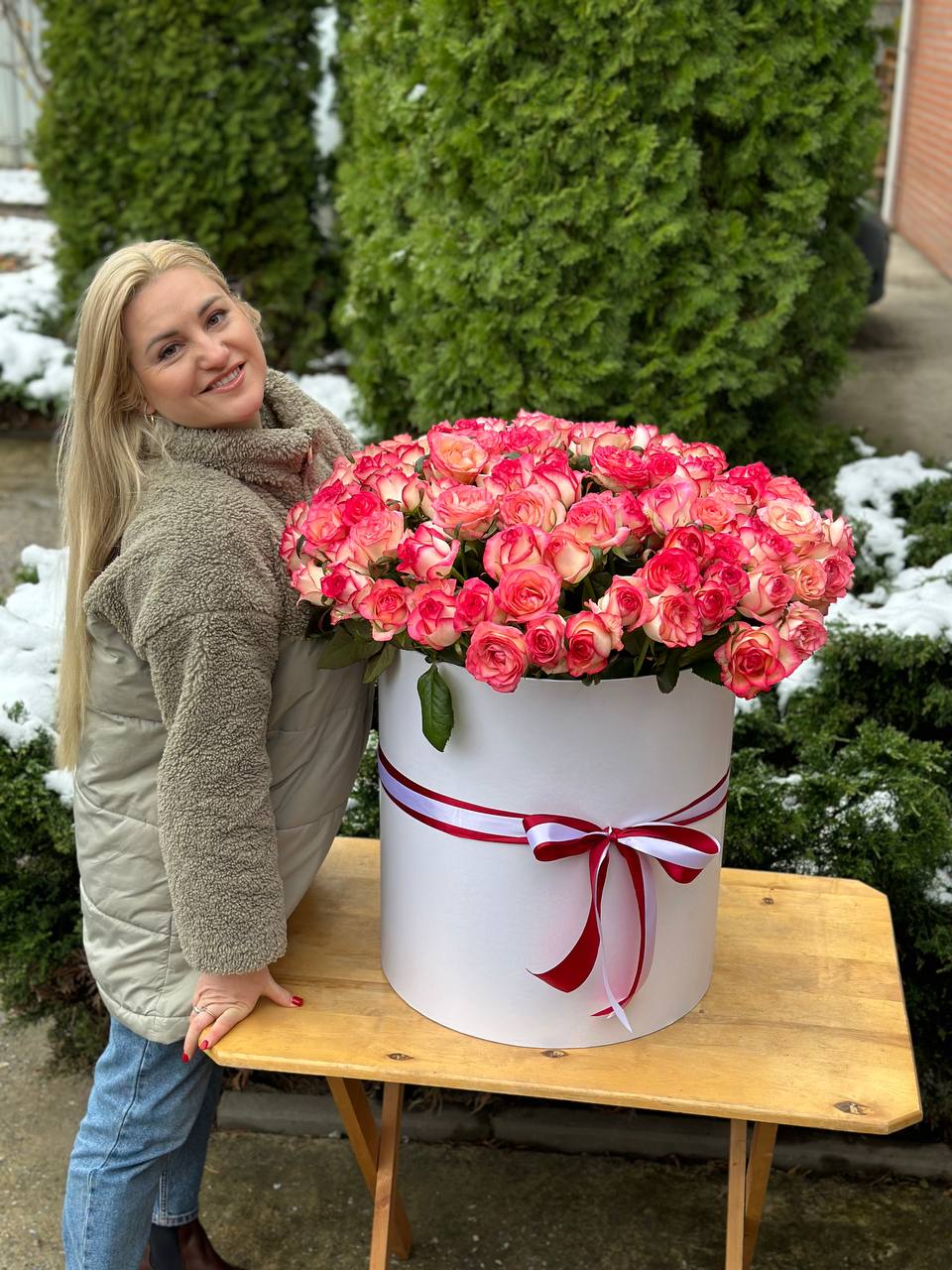 Hutschachtel 101 Rosen (Sorte Jumilia)