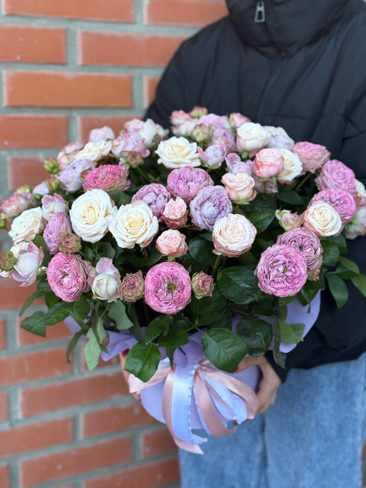Hutschachtel Größe XL 51 Rosen (Sorte Bombastic, Lavendelfarben)
