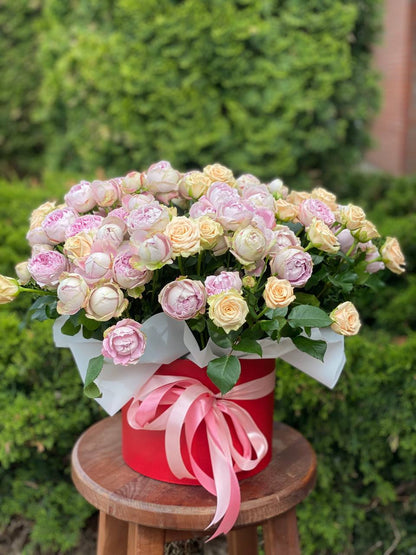 Hutschachtel Größe XL 51 Rosen (Sorte Tanja und Lavendelfarben)
