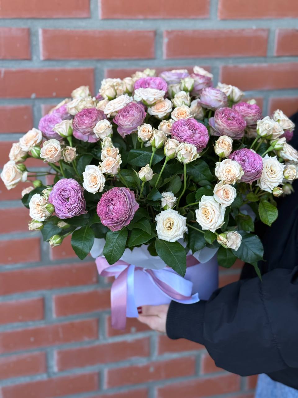 Hutschachtel Größe XL 51 Rosen (Sorte Lavendelfarben und Tanja)
