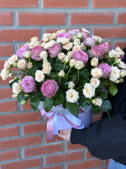 Hutschachtel Größe XL 51 Rosen (Sorte Lavendelfarben und Tanja)
