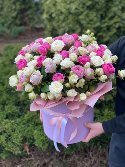 Hutschachtel Größe XL 51 Rosen (Sorte Miss Bombastic, Lavender Lace und Lavendelfarben)
