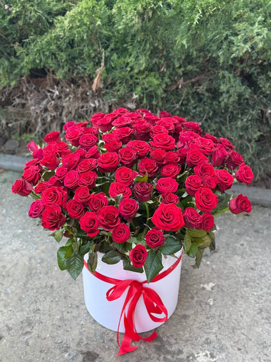 Blumen in einer Hutschachtel, Größe L, 101 Rosen (rote)
