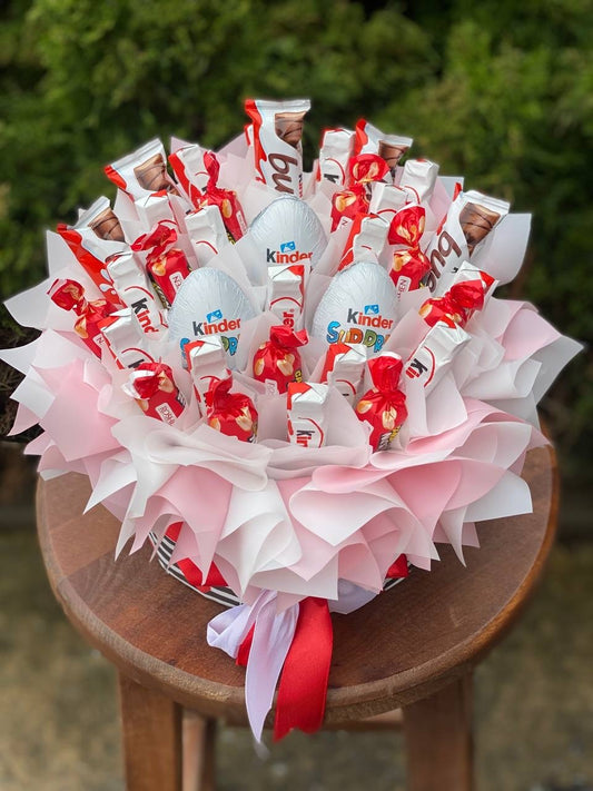 Box mit Kinder-Pralinen und Kinder Joy, Größe M