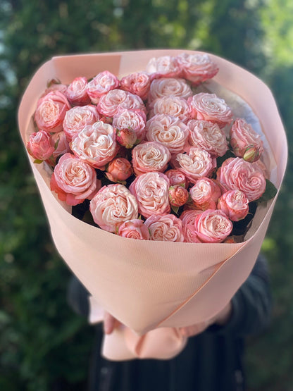 19 Strauß-Pfingstrosenrosen Sorte Madame Bombastic

