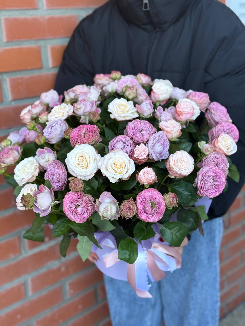 Hutschachtel Größe XL 51 Rosen (Sorte Bombastic, Lavendelfarben)
