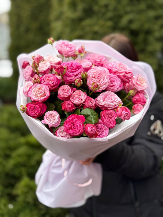 19 verzweigte pfingstrosenähnliche Rosen Sorte Lady Bombastic  