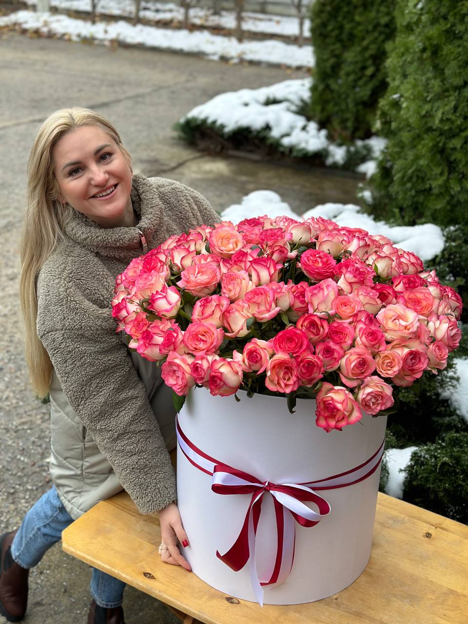 Hutschachtel 101 Rosen (Sorte Jumilia)