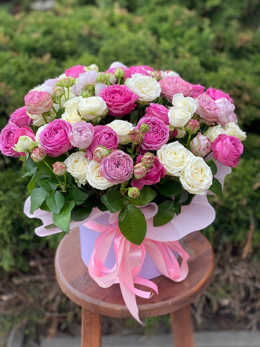 Hutschachtel Größe XL 51 Rosen (Sorte Miss Bombastic, Lavender Lace und Lavendelfarben)
